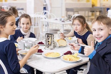 Обеденные перемены в школах предлагают увеличить